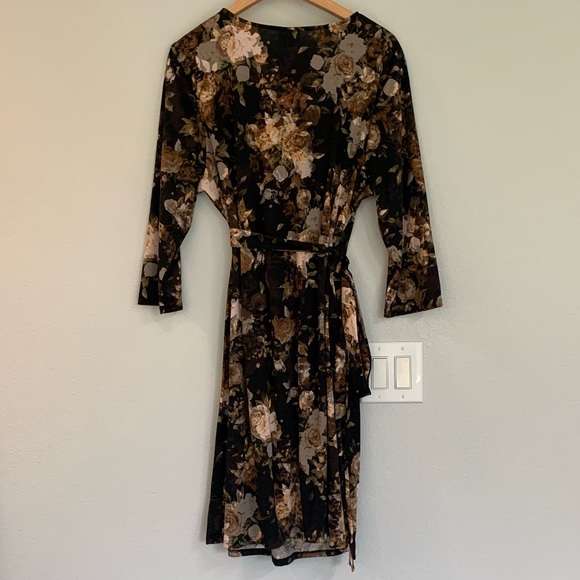 NWT Lularoe Michelle black floral wrap tie dress 2XL - Picture 3 of 6